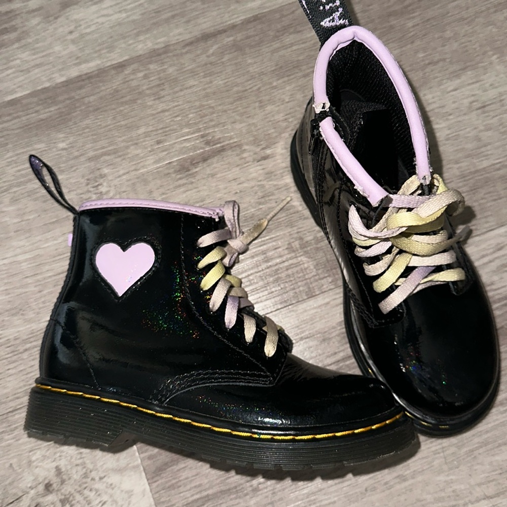 SOLD | Dr. Martens 1460 Toddler Shimmer Heart Lace Up Boots Black Size 10 - Picture 5 of 12